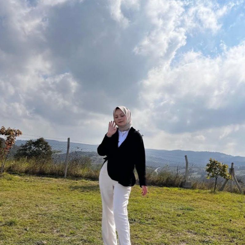 Üzümlü Zayıf Bayan Bayan Escort Deryan